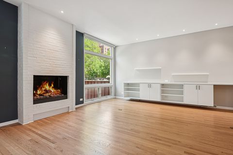 Tiny photo for 1333 N Sandburg Terrace, Chicago, IL 60610 (MLS # 12476761)