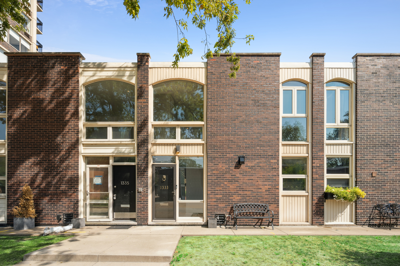 Chicago, Illinois 60610, United States, 3 Bedrooms Bedrooms, ,4 BathroomsBathrooms,Residential,Active,214307