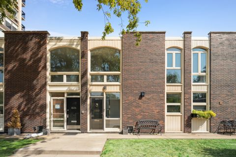 1333 N Sandburg Terrace Chicago IL 60610