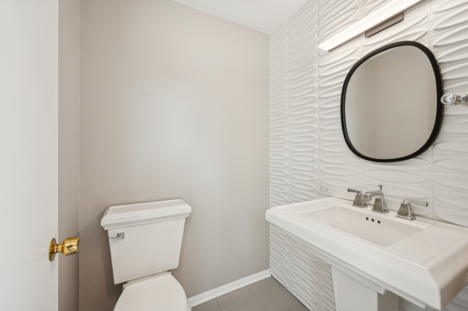 Chicago, Illinois 60610, United States, 3 Bedrooms Bedrooms, ,4 BathroomsBathrooms,Residential,Active,214307