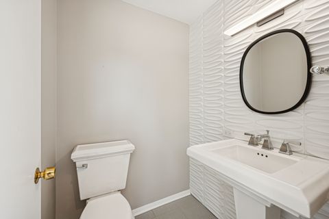 Tiny photo for 1333 N Sandburg Terrace, Chicago, IL 60610 (MLS # 12476761)