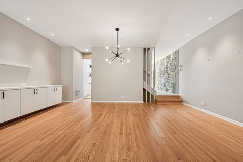 Tiny photo for 1333 N Sandburg Terrace, Chicago, IL 60610 (MLS # 12476761)