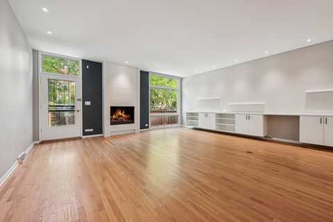 Tiny photo for 1333 N Sandburg Terrace, Chicago, IL 60610 (MLS # 12476761)