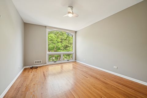 Tiny photo for 1333 N Sandburg Terrace, Chicago, IL 60610 (MLS # 12476761)
