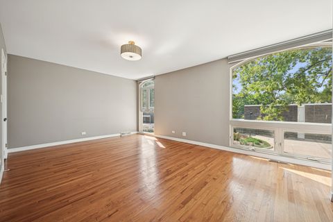 Tiny photo for 1333 N Sandburg Terrace, Chicago, IL 60610 (MLS # 12476761)