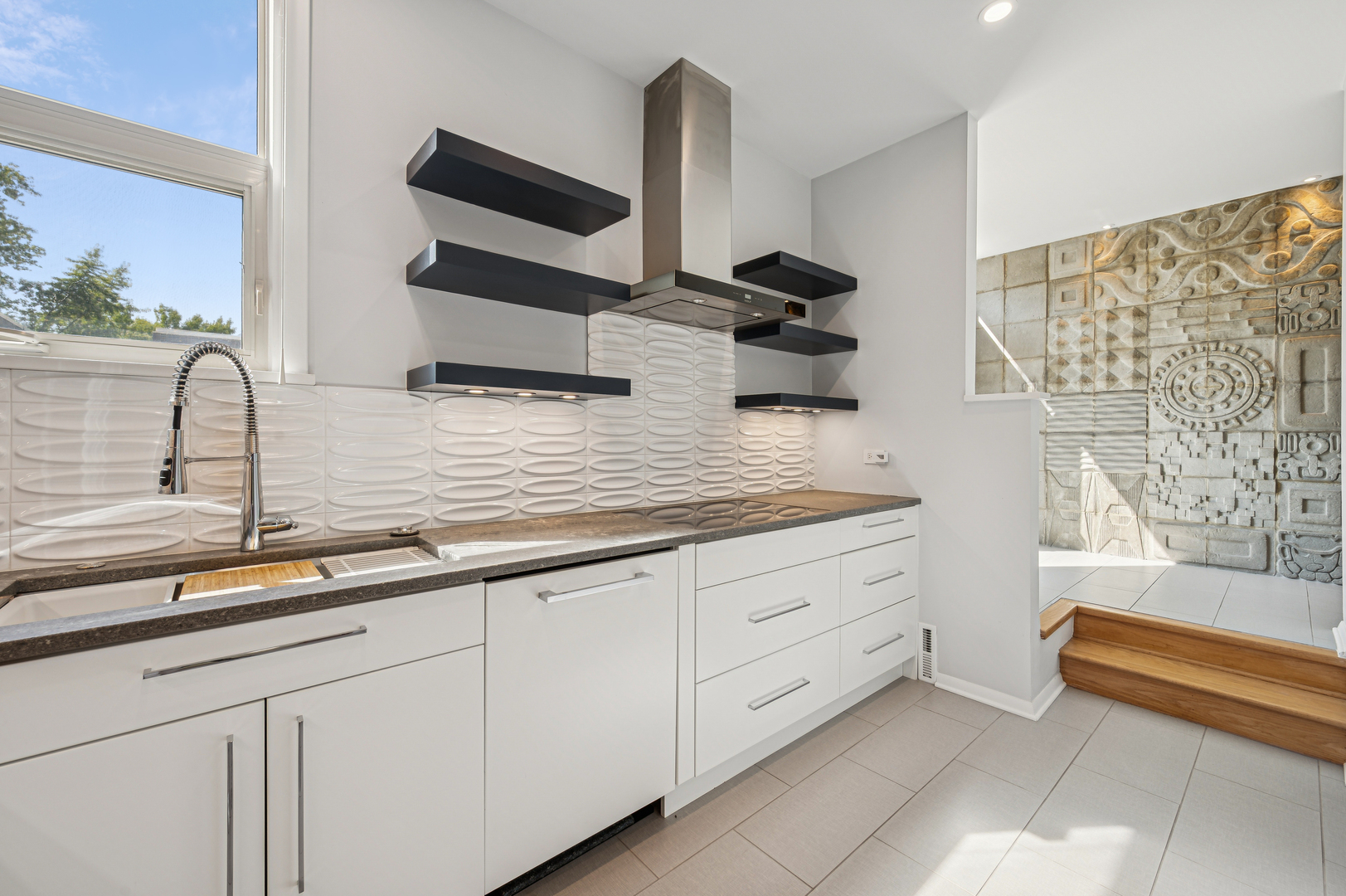 Chicago, Illinois 60610, United States, 3 Bedrooms Bedrooms, ,4 BathroomsBathrooms,Residential,Active,214307