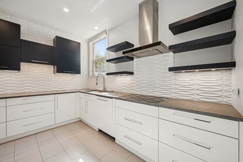 Tiny photo for 1333 N Sandburg Terrace, Chicago, IL 60610 (MLS # 12476761)