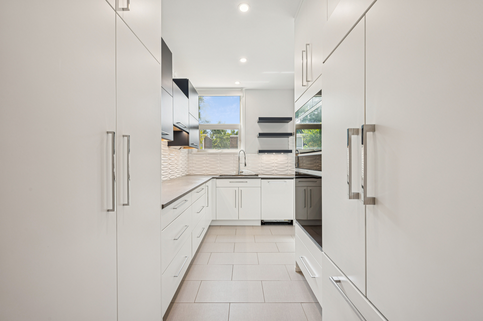 Chicago, Illinois 60610, United States, 3 Bedrooms Bedrooms, ,4 BathroomsBathrooms,Residential,Active,214307