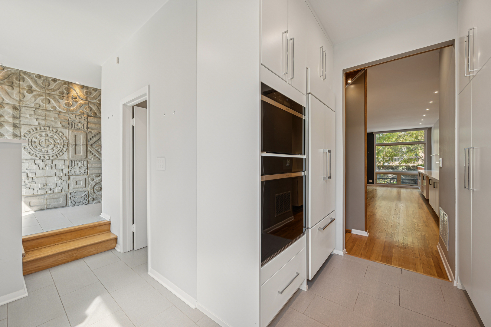 Chicago, Illinois 60610, United States, 3 Bedrooms Bedrooms, ,4 BathroomsBathrooms,Residential,Active,214307