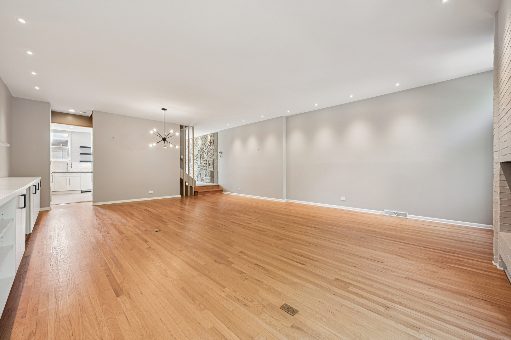 Chicago, Illinois 60610, United States, 3 Bedrooms Bedrooms, ,4 BathroomsBathrooms,Residential,Active,214307