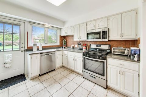 Tiny photo for 8922 Ewing Avenue, Evanston, IL 60203 (MLS # 12635397)