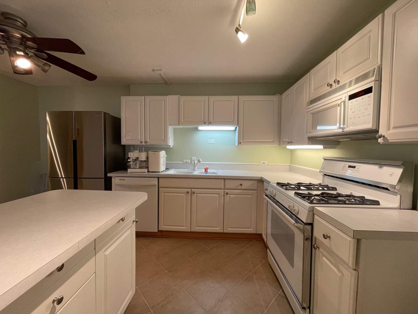 230 E Ontario Street 402