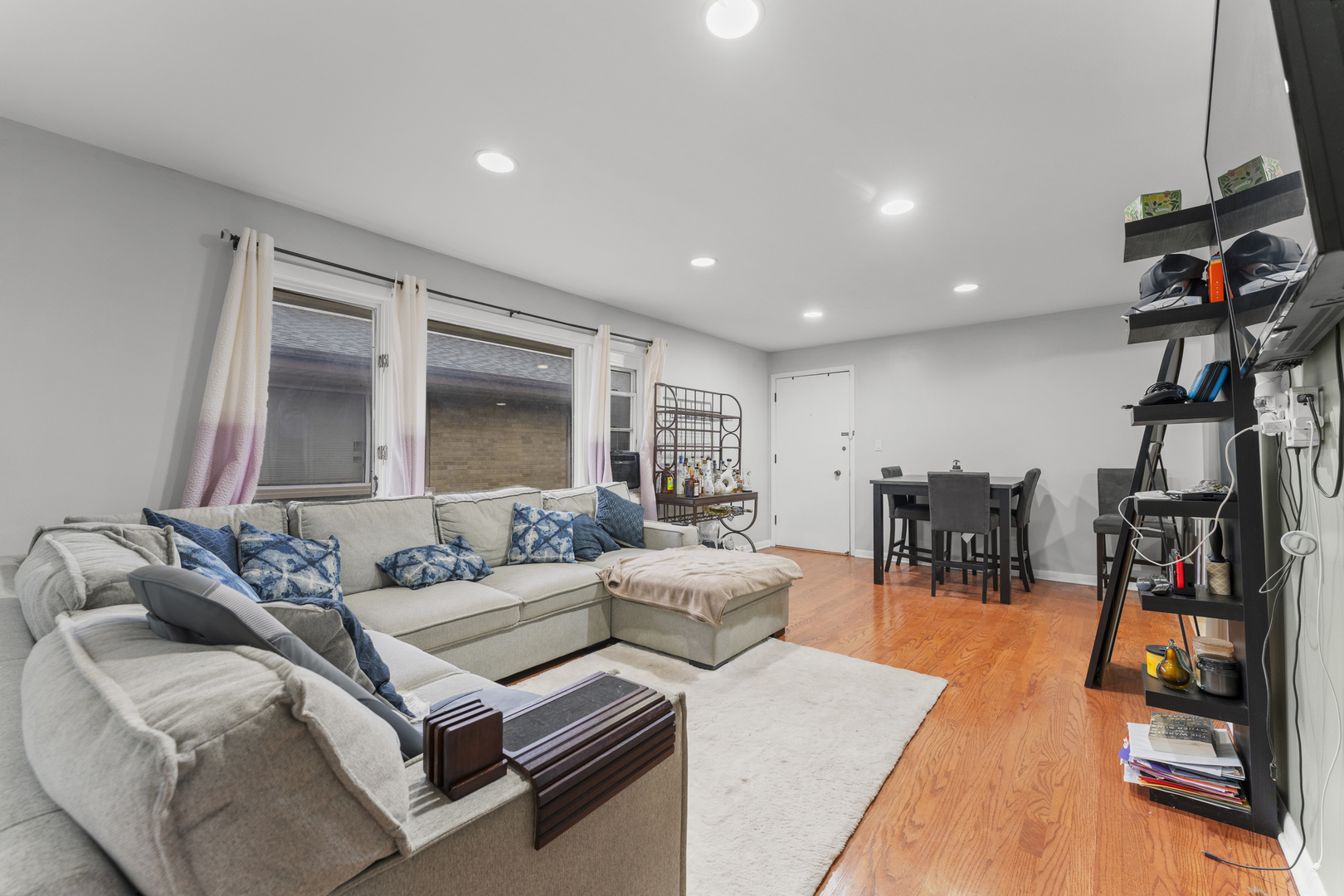 5121 W Diversey Avenue 3S