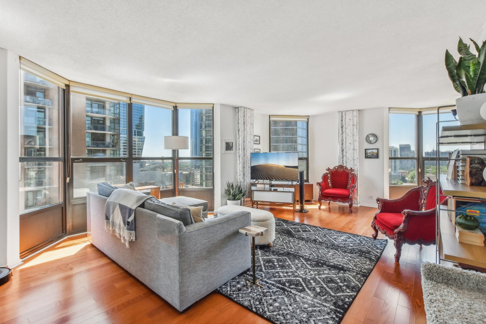 899 S PLYMOUTH Court 1408