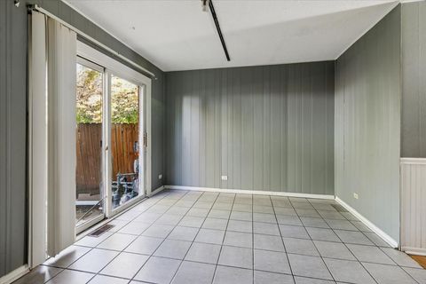 Tiny photo for 2074 Essex Court #2074, Streamwood, IL 60107 (MLS # 12295501)