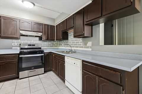 Tiny photo for 2074 Essex Court #2074, Streamwood, IL 60107 (MLS # 12295501)