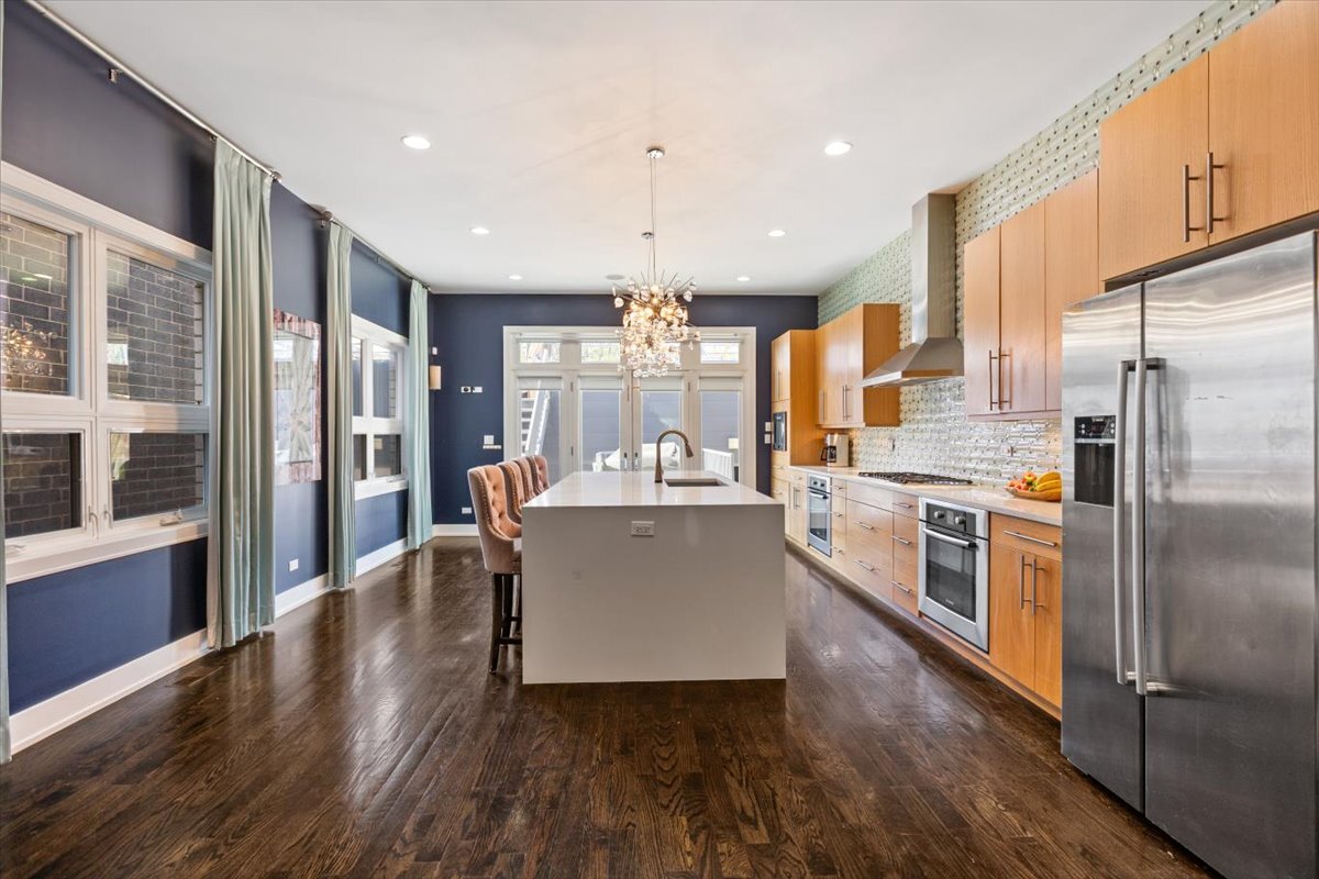 1758 N Rockwell Street