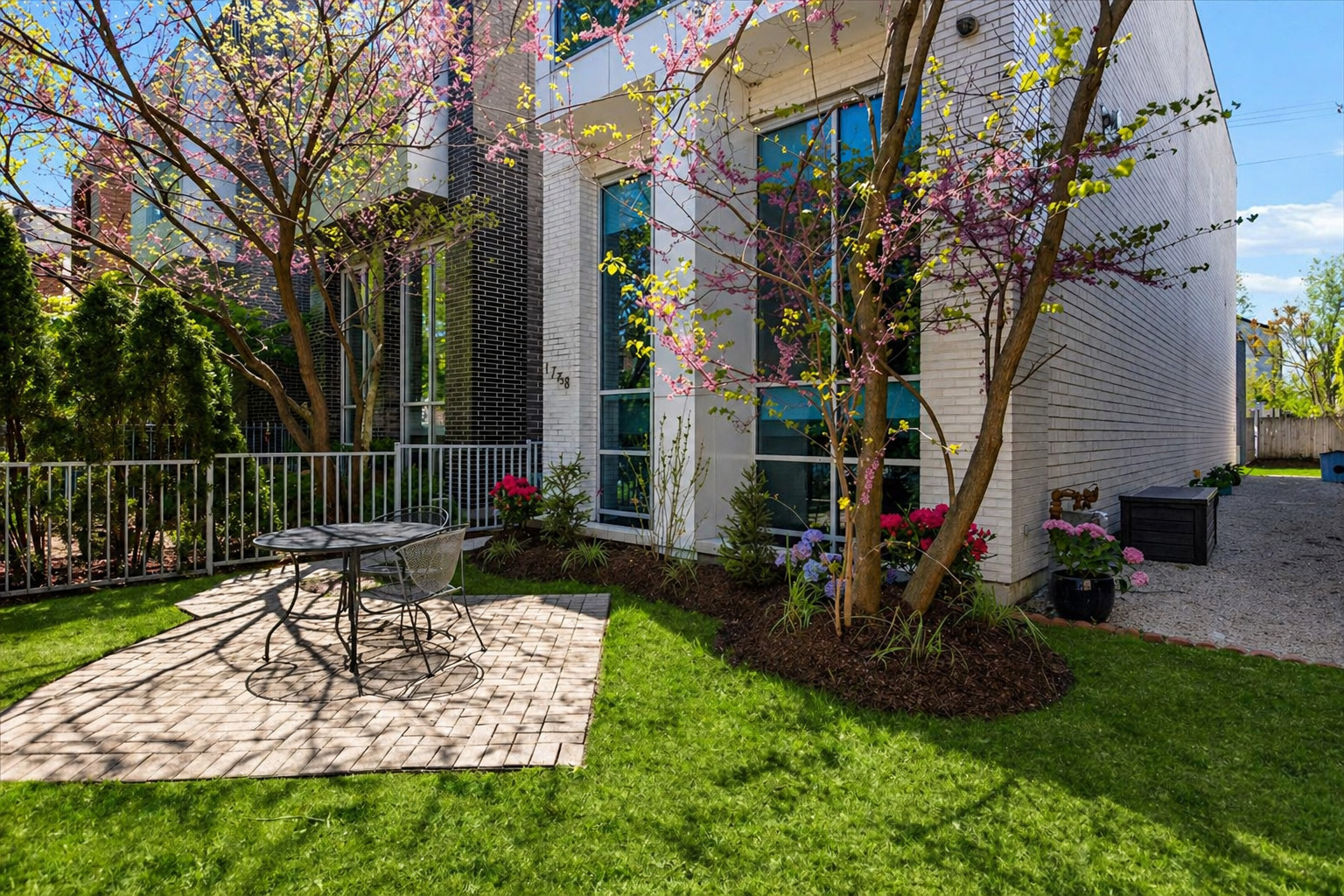 1758 N Rockwell Street