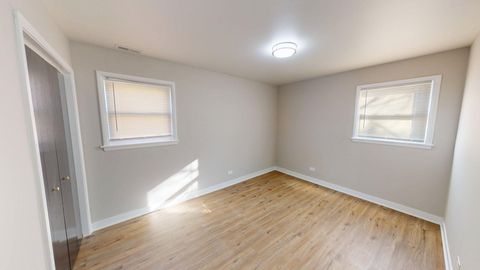 Tiny photo for 1021 W Vermont Avenue, Chicago, IL 60827 (MLS # 12563232)