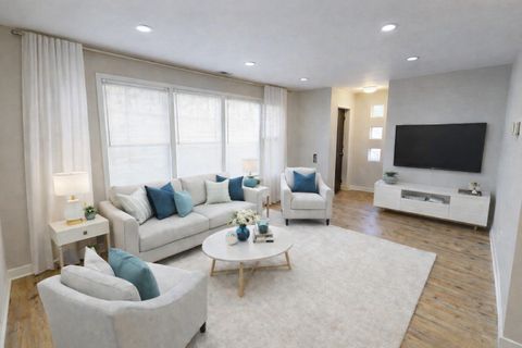 Tiny photo for 1021 W Vermont Avenue, Chicago, IL 60827 (MLS # 12563232)