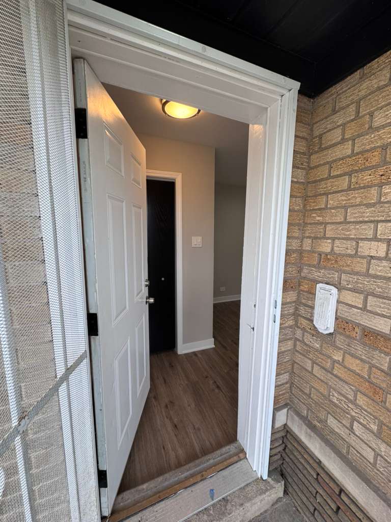 1021 W Vermont Avenue