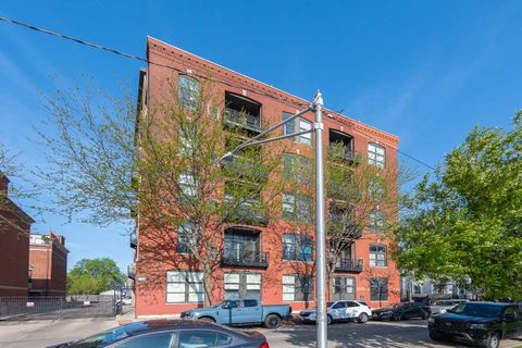 Tiny photo for 1820 N Spaulding Avenue #410, Chicago, IL 60647 (MLS # 12626587)
