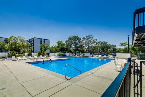 Tiny photo for 9737 N Fox Glen Drive #1N, Niles, IL 60714 (MLS # 12716157)