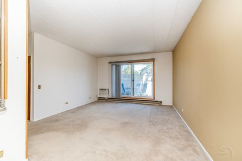 Tiny photo for 9737 N Fox Glen Drive #1N, Niles, IL 60714 (MLS # 12716157)