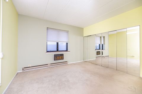 Tiny photo for 9737 N Fox Glen Drive #1N, Niles, IL 60714 (MLS # 12716157)