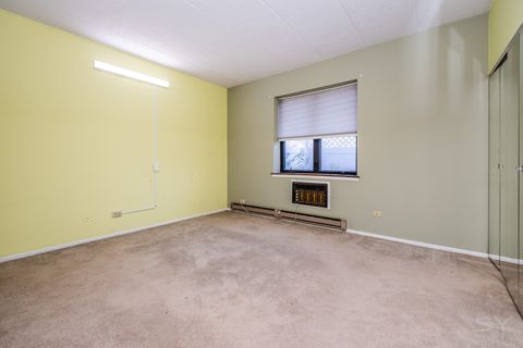 Tiny photo for 9737 N Fox Glen Drive #1N, Niles, IL 60714 (MLS # 12716157)