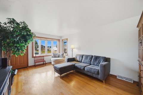 Tiny photo for 7705 W 80th Place, Bridgeview, IL 60455 (MLS # 12589160)