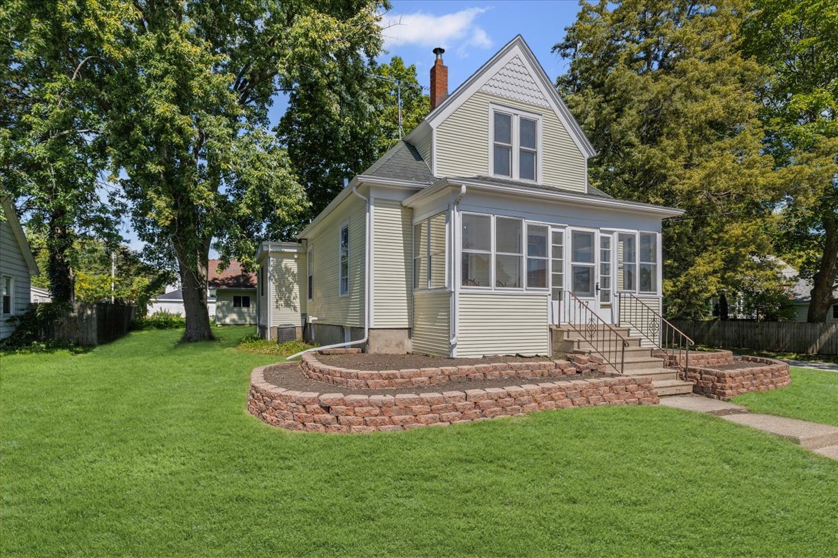 717 Edward Street