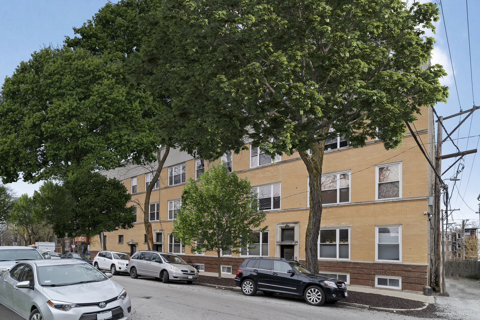 Photo 1 of 18 — 1947 N Whipple Street 1, Chicago, IL 60647