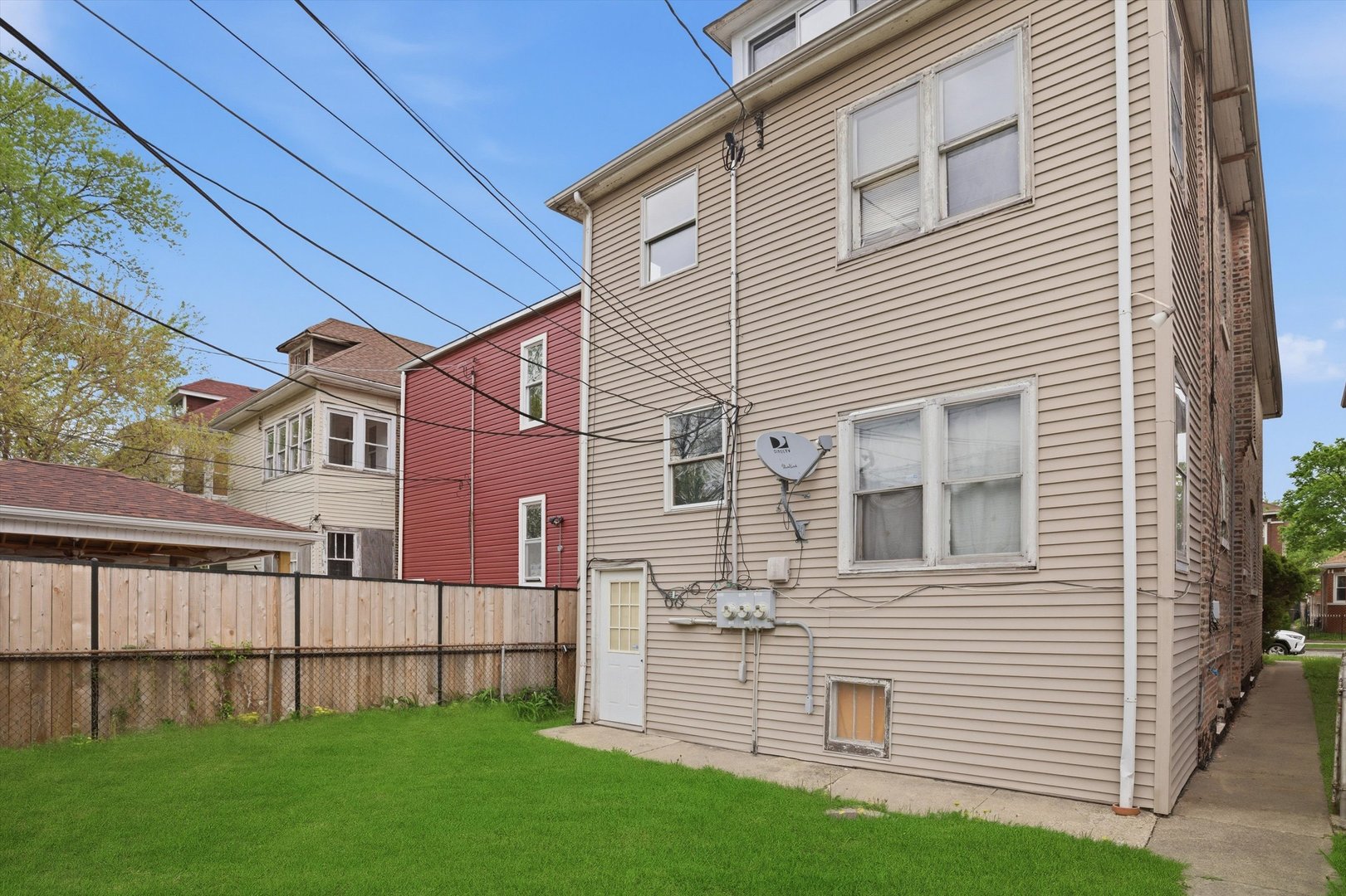 6734 S Maplewood Avenue