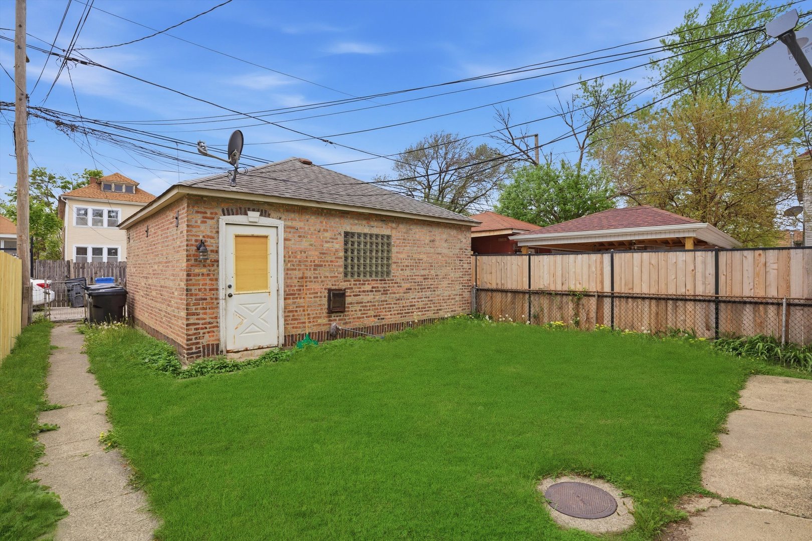 6734 S Maplewood Avenue