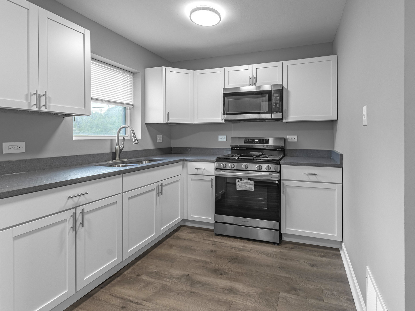 3526 W 80th Place