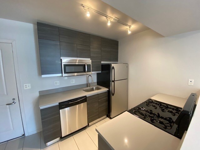 30 E Roosevelt Road 501