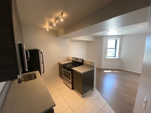 30 E Roosevelt Road 501