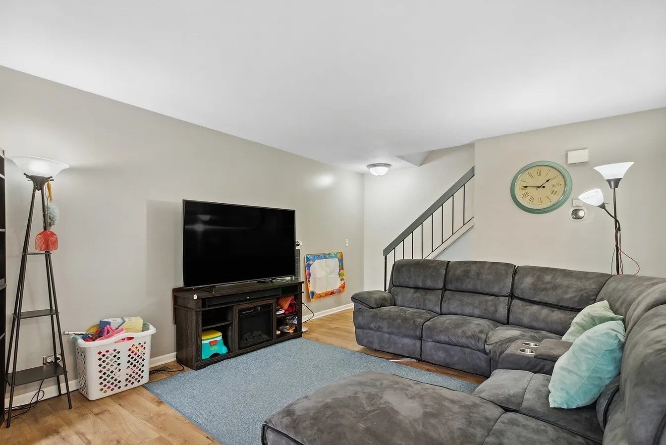212 Hudson Court B