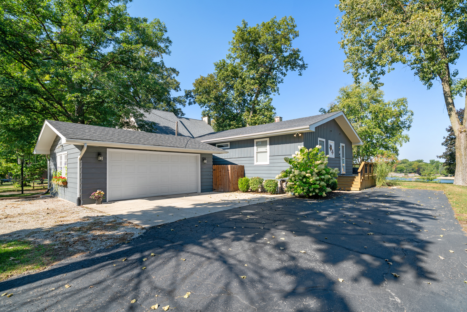 811 Lake Holiday Drive