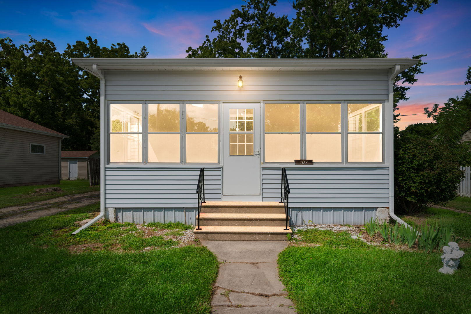 107 E PRAIRIE Street