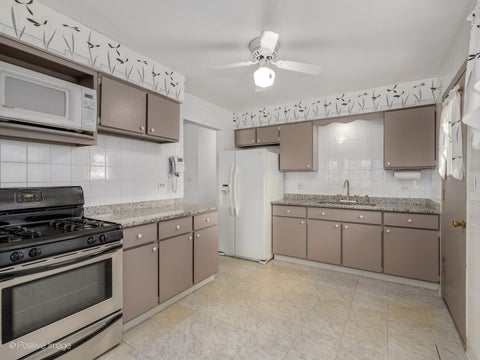 Tiny photo for 102 Hill Street, Roselle, IL 60172 (MLS # 12675978)