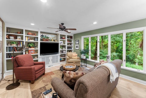 Tiny photo for 252 Hillcrest Avenue, Davenport, IA 52803 (MLS # 12693861)
