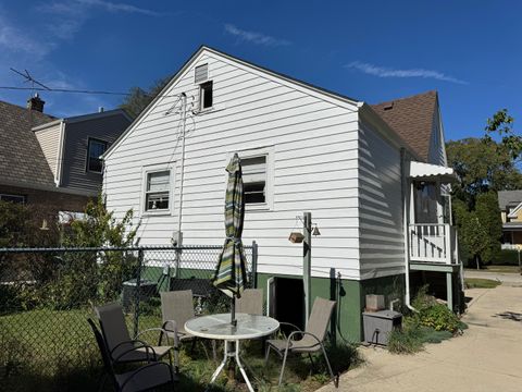 Tiny photo for 1600 Greenwood Street, Evanston, IL 60201 (MLS # 12492101)