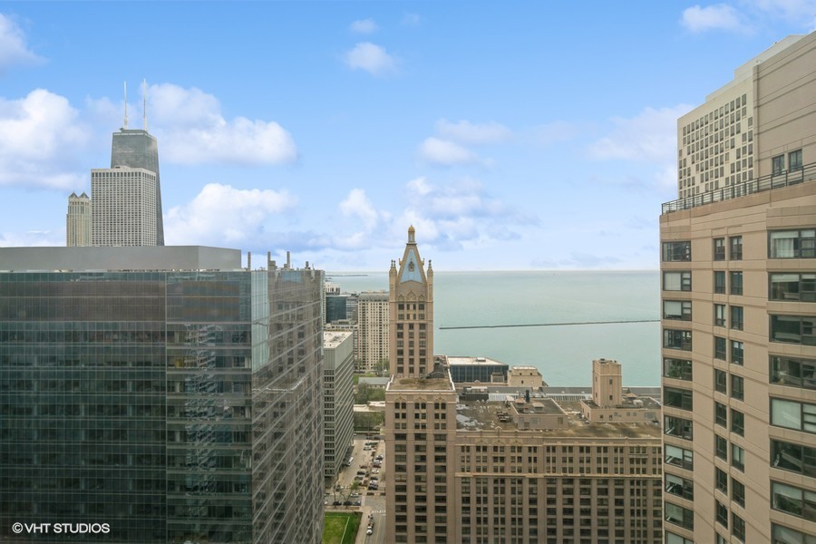 400 E OHIO Street 4402