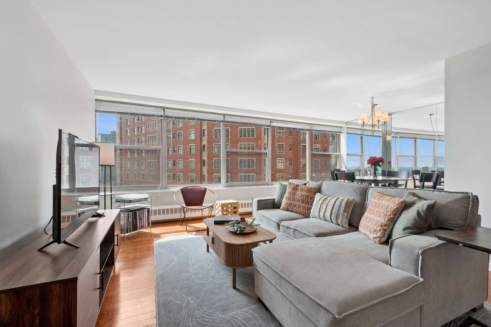 3900 N Lake Shore Drive 9B