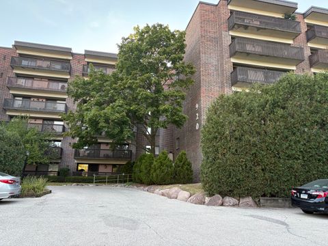 Photo of 920 Vose Drive #304, Gurnee, IL 60031 (MLS # 12469897)