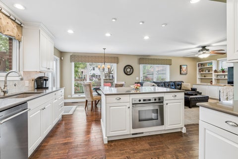 Tiny photo for 1705 Glenview Avenue, Park Ridge, IL 60068 (MLS # 12709096)