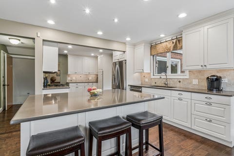 Tiny photo for 1705 Glenview Avenue, Park Ridge, IL 60068 (MLS # 12709096)