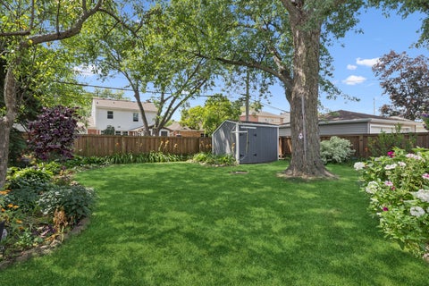 Tiny photo for 1705 Glenview Avenue, Park Ridge, IL 60068 (MLS # 12709096)